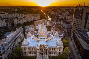 CEC Bank contractează 50 de milioane de euro de la Banca Europeană de Investiţii pentru finanţarea companiilor 

