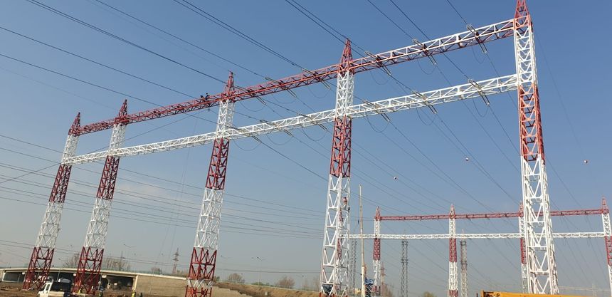 Conducerea Transelectrica a verificat stadiul proiectului liniei electrice aeriene 400 kV Oradea-Bekescsaba: Lucrările au fost reluate vara aceasta după 12 ani de blocaje. Investiţia va asigura creşterea capacităţii de interconexiune a ţării