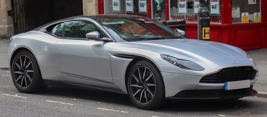 Aston Martin şi Daimler îşi extind un acord de colaborare, care implică acces la tehnologie germană în schimbul unei participaţii de până la 20%