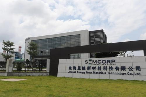 Chinezii de la Semcorp deschid în Ungaria o fabrică de folii separatoare de 180 milioane euro, prima din afara Chinei. Ungaria a concurat cu alte trei ţări din Europa pentru această investiţie
