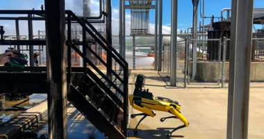 Câinele robot ”Spot” al Boston Dynamics învaţă trucuri noi pe o platformă petrolieră a grupului BP