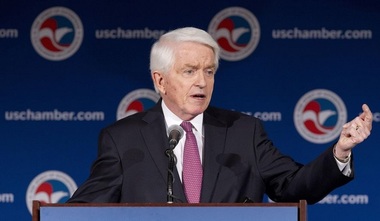 Şeful Camerei pentru Comerţ a SUA îi cere lui Trump să nu mai întârzie niciun moment transferul puterii către Biden