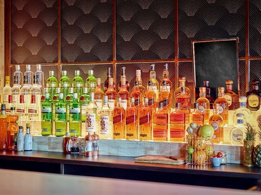 Producătorul brandurilor Johnnie Walker, Smirnoff şi Guinness vrea să atingă un nivel zero al emisiilor de carbon, până în 2030. Compania vrea să utilizeze cu 30% mai puţină apă în fiecare băutură pe care o produce