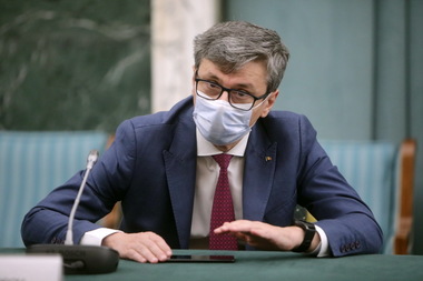 Guvernul discută, în primă lectură, două acte normative pentru sectorul HoReCa – prelungirea voucherelor de vacanţă emise în 2019 şi 2020 până la finalul lui 2021 şi ajutorul pentru companii / Schemă de garantare a creditelor în domeniul agricol
