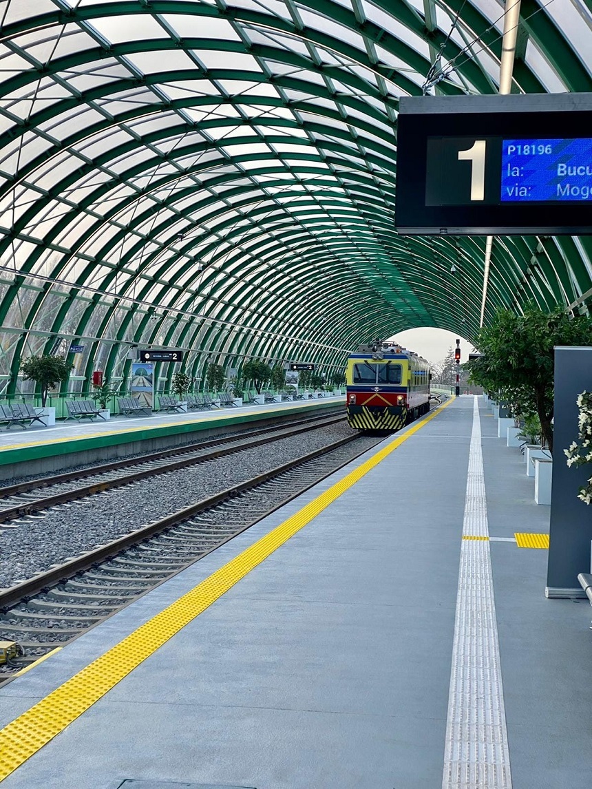 Primele trenuri cu călători între Gara de Nord şi Aeroportul Otopeni vor circula începând din 12 decembrie, la un interval de 40 de minute. Călătoria va dura 20-23 de minute - FOTO

