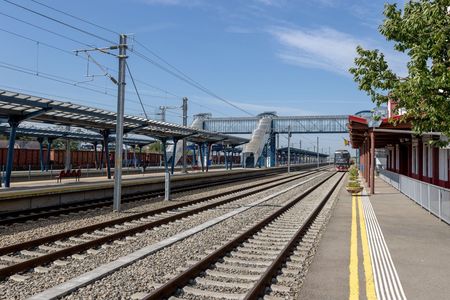 Alstom anunţă finalizarea lucrărilor de electrificare şi energoalimentare pe cei 42 km ai tronsonului Vinţu de Jos – Simeria