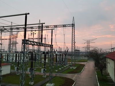 Transelectrica a pus în funcţiune cu succes tronsonul LEA 400 kV Oradea Sud – Nădab, investiţie de 4 milioane de lei

