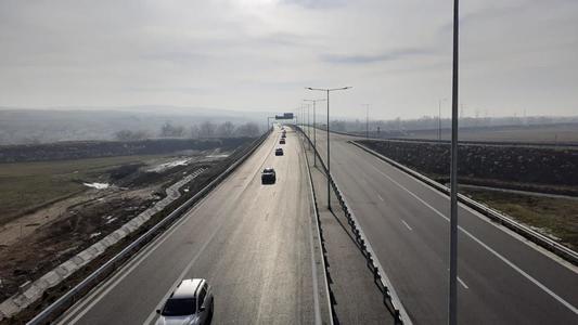 Ministrul Transporturilor anunţă că viitoarele autostrăzi din România vor avea mai mult spaţiu între banda de circulaţie şi parapetul median

