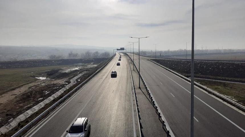 Ministrul Transporturilor anunţă că viitoarele autostrăzi din România vor avea mai mult spaţiu între banda de circulaţie şi parapetul median

