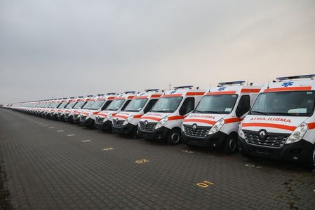 Ministrul Dezvoltării a semnat contractele de 559 milioane lei pentru achiziţia a 1.358 de ambulanţe noi