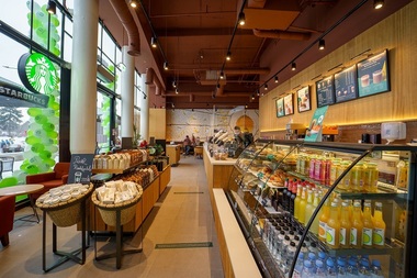 Starbucks deschide o nouă cafenea în Braşov - FOTO

