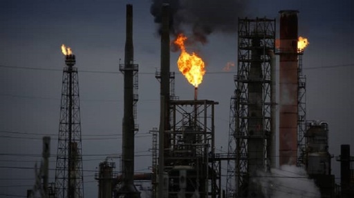 Cele mai mari rafinării de petrol din Texas au emis tone de emisii poluante din cauza crizei provocate de frigul extrem