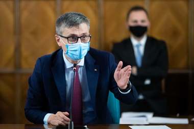 Virgil Popescu: Nu aveam de unde să ştiu ce se întâmplă la depunerile la Măsura 3. Am fost întrebat dacă îmi doresc cont în aplicaţie, am spus nu/ Odată cu sesizarea DNA, trebuie lămurit acest aspect, dar probabil că fondurile vor fi blocate o perioadă 