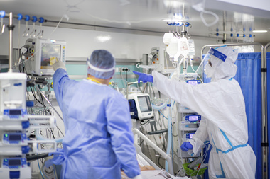 INS: În februarie 2021 s-au înregistrat 23.720 de decese - în principal din cauza bolilor aparatului circulator - cu 9,3% mai multe faţă de aceeaşi lună a lui 2020. Număr dublu de decese cauzate de afecţiuni respiratorii. Naşterile, în scădere cu 2,5% 
