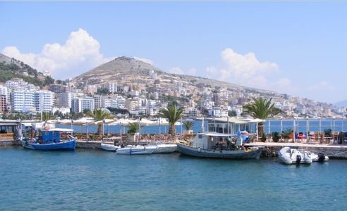 Touroperatorul Hello Holidays lansează sejururi în Albania şi cu avionul pe litoral, dar şi circuite cu un număr redus de turişti, ce pornesc de la 200 de euro de persoană