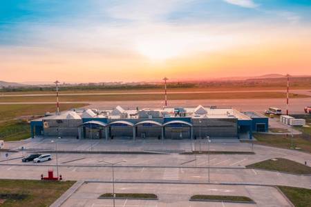 Nou proiect din fonduri europene pentru modernizarea şi dezvoltarea Aeroportului Oradea / Bolojan: Avem o sumă predefinită din fonduri europene care, din păcate, nu a fost accesată în ultimii patru ani