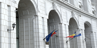 Ministerul Finanţelor supune dezbaterii publice o nouă schemă de ajutor pentru stimularea investiţiilor strategice pentru noi activităţi economice în valoare de cel puţin 500 milioane lei / Bugetul schemei, aproximativ 750 de milioane de euro - DOCUMENT