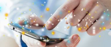 STUDIU: Timpul petrecut online de către utilizatorii de tehnologie va creşte, în medie, cu zece ore pe săptămână, până în 2025