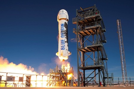 Ofertă câştigătoare de 28 milioane de dolari, pentru o călătorie în spaţiu alături de Jeff Bezos în zborul inaugural al unei nave a Blue Origin