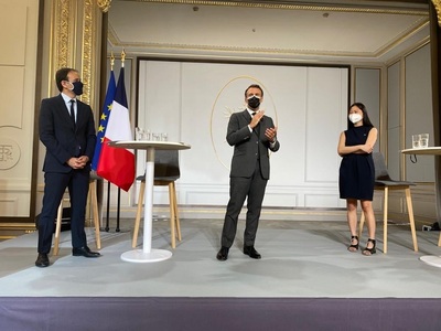 Fondatorul UiPath, ministrul Cercetării şi Dezvoltării, Ciprian Teleman, vicepreşedintele Telus , la summitul de tehnologie Scale-Up Europe, găzduit de Emmanuel Macron