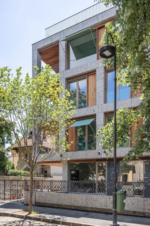 Un dezvoltator imobiliar a investit 14 milioane de euro într-un proiect rezidenţial de lux în zona Dorobanţi, care îşi va alege proprietarii exclusiv pe bază de recomandări. Un apartament costă până la 3 milioane euro