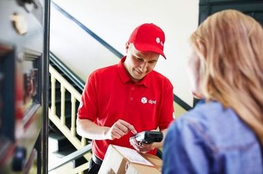 Compania de curierat DPD România lansează un serviciu care indică ora de livrare a coletelor