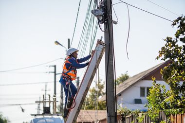 E-Distribuţie Dobrogea lansează o licitaţie de peste 125 milioane lei pentru lucrări la instalaţii de medie şi joasă tensiune