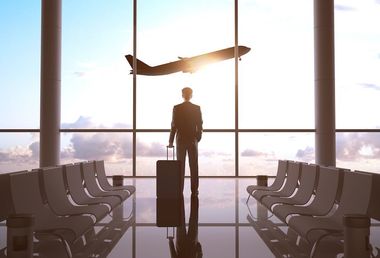 Vola.ro: Vânzările de bilete de avion se apropie de pragul de 90% faţă de anul 2019. Timpul de aşteptare în aeroporturile din ţară este dublu faţă de acum patru luni 