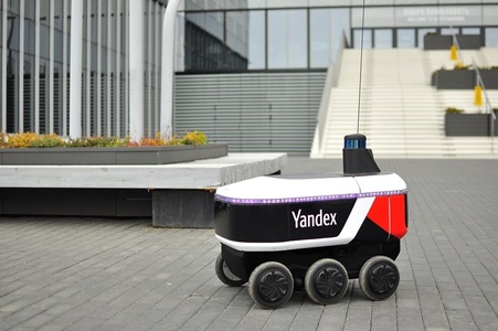 Roboţi ai companiei ruseşti Yandex vor livra mâncare studenţilor din campusuri americane, printr-un parteneriat cu GrubHub