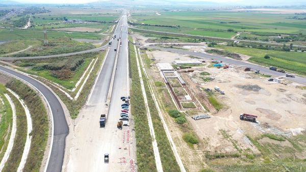 Cătălin Drulă anunţă că se aşterne ultimul strat de asfalt pe lotul 2 al Autostrăzii Sebeş-Turda

