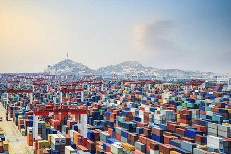 Aglomeraţia din porturile majore pentru containere Shanghai şi Ningbo din China s-a agravat după apariţia unor cazuri de Covid-19
