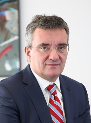 Frank Hajdinjak, fost director general al furnizorului de energie şi gaze E.ON România, numit administrator al combinatului chimic Chimcomplex Borzeşti