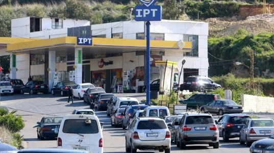 Guvernul libanez a mărit preţul benzinei cu 66%, pentru a reduce penuria de carburanţi care blochează ţara