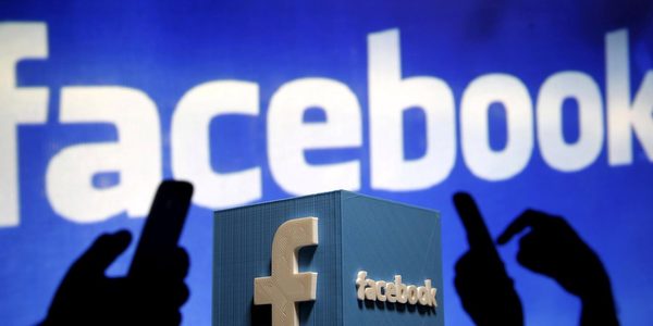 Facebook afişează mai puţină politică