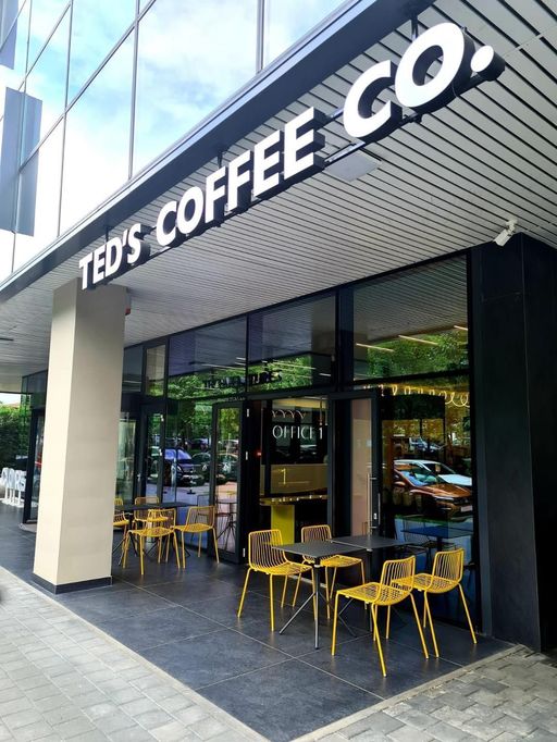 Lanţul de cafenele Ted's Coffee continuă extinderea reţelei şi deschide luna aceasta trei cafenele noi. ”Ne aflăm în continuare într-o zonă cu turbulenţe”
