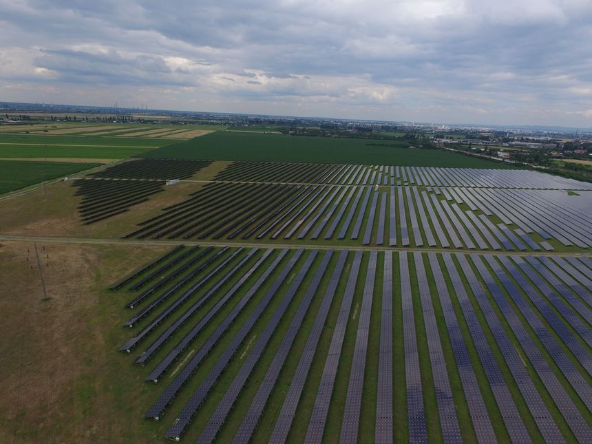 Enel Green Power România cumpără de la compania grecească Mytilineos două proiecte de centrale fotovoltaice în judeţele Giurgiu şi Teleorman, cu o capacitate totală de aproximativ 90 MW