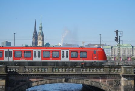 Alstom şi S-Bahn Hamburg GmbH au semnat un contract pentru livrarea a 64 de trenuri suplimentare S-Bahn, comandă de 500 milioane euro