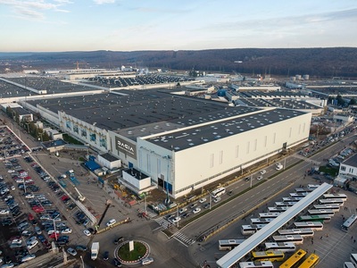 Dacia opreşte producţia în fabrica de la Mioveni timp de două zile, din cauza crizei de semiconductori