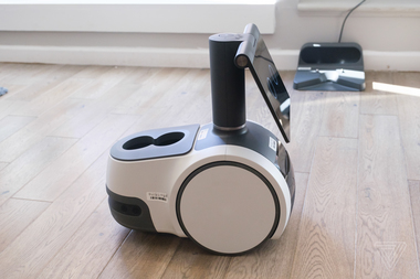Amazon a prezentat Astro, un robot care face puţine, costă mult, iar angajaţii companiei spun că este groaznic - VIDEO