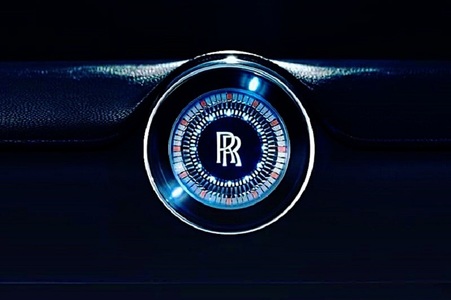 Rolls-Royce va ajunge să producă numai automobile electrice până în 2030