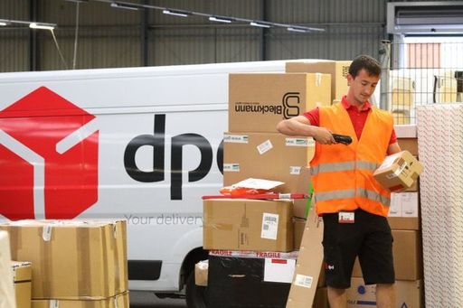 DPD România anunţă că a investit peste 2 milioane de euro în infrastructură şi a angajat încă 200 de curieri, pentru a face faţă volumului uriaş de colete de Black Friday