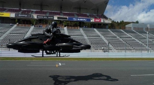 Un startup japonez vrea să atragă cumpărătorii superbogaţi cu o motocicletă zburătoare de aproape 700.000 de dolari
