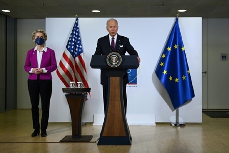 Statele Unite şi Uniunea Europeană au pus capăt, duminică, disputei privind tarifele din comerţul cu oţel şi aluminiu, criticând China