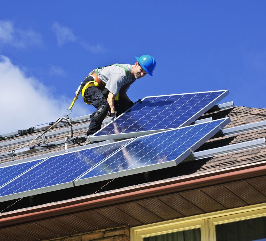 Peste 200 de clienţi ai Enel devin prosumatori prin programul „“Casa Verde Fotovoltaice”. Sistemele fotovoltaice implementate vor contribui la reducerea cu 153.000 de kg a gazelor cu efect de seră, adică exact cantitatea produsă de 115 maşini pe an