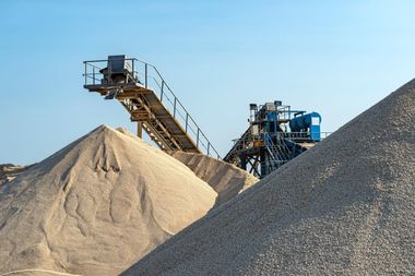 Camera Deputaţilor a adoptat, decizional, proiectul de lege care aprobă OUG prin care este rezolvată problema creşterii preţurilor la materialele de construcţii
