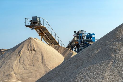 Camera Deputaţilor a adoptat, decizional, proiectul de lege care aprobă OUG prin care este rezolvată problema creşterii preţurilor la materialele de construcţii