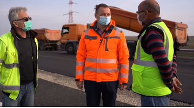 Directorul general al CNAIR, în vizită pe tronsonul 2 al drumului expres Craiova - Piteşti: Sunt convins că dacă şi pe celelalte tronsoane se va lucra în acelaşi ritm, în 2024 se va putea deschide circulaţia integral - FOTO, VIDEO