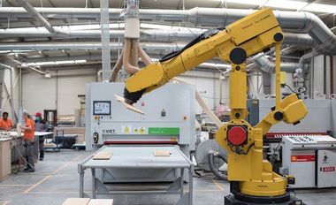 Compania românească BD Lemntech a investit 1 milion de euro într-o linie robotizată de finisare a lemnului
