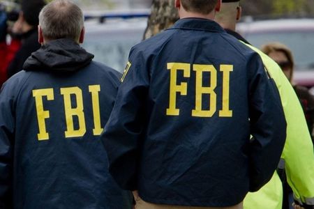 Hackerii au spart serverele FBI