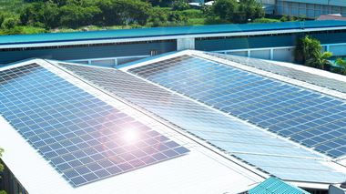Ministrul Mediului anunţă că în decembrie începe proiectul care vizează instalarea de panouri fotovoltaice pentru locuinţe / Fiecare familie va primi 20.000 de lei   
